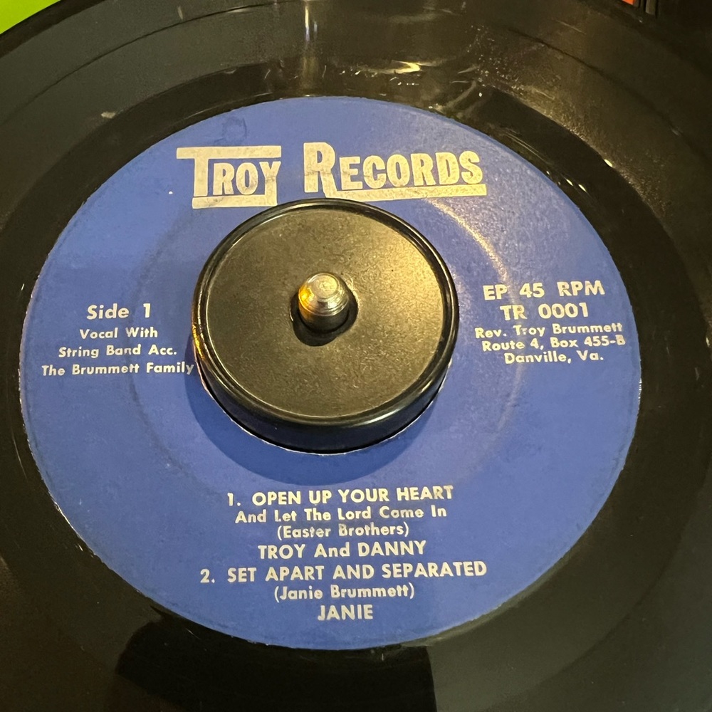 Hillbilly Gospel
The Brummett Family string band EP with various
Old Job
VG++